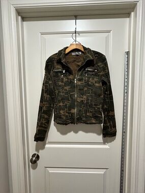 Blue Topic Women's size L Camouflage Zip-Front Jacket - Distressed- LIKE NEW